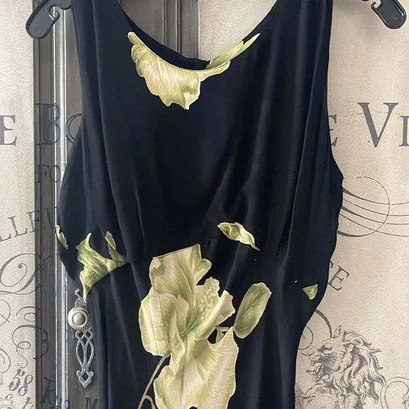 Black dress - Picture 6 of 9